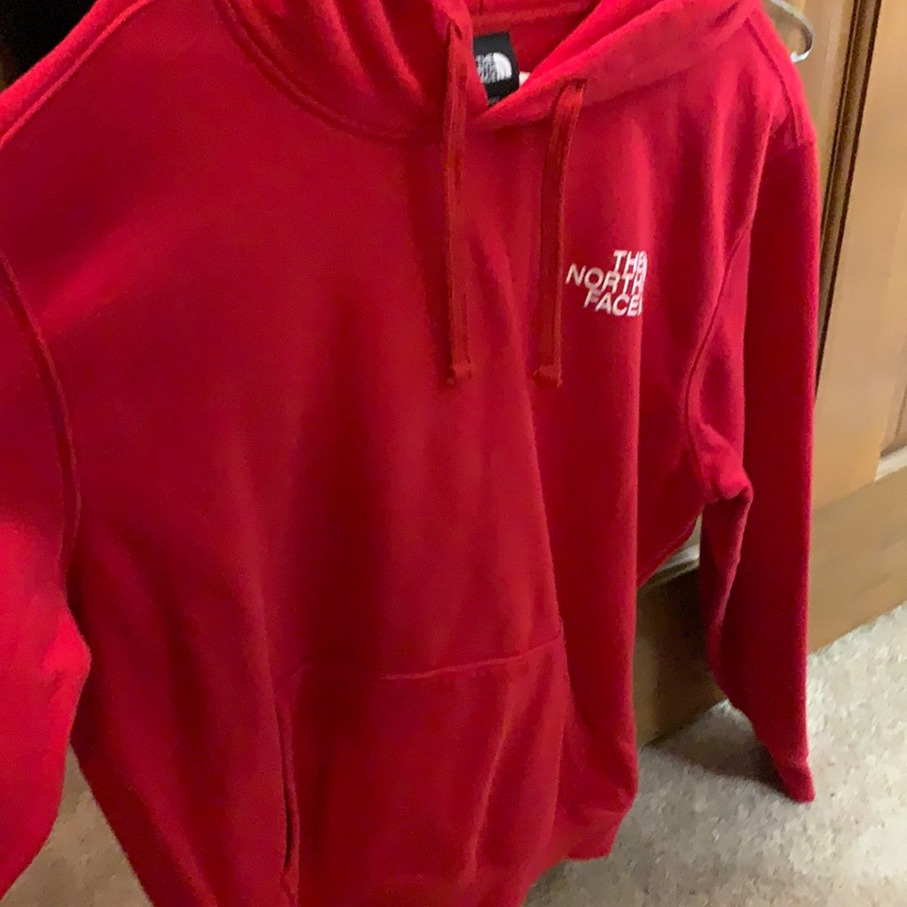 Men’s large north face hoodie in red